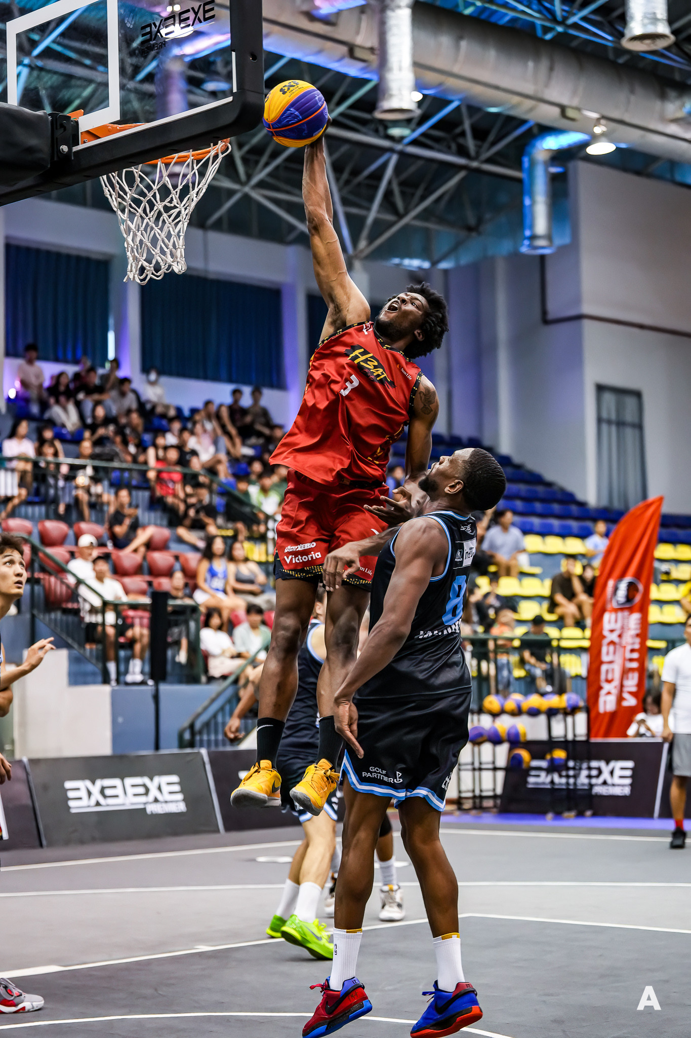 Những cú úp rổ đầy uy lực của Jevonnie Scott (Saigon Heat.EXE) được ghi lại qua ống kính của nhiếp ảnh gia Nguyễn Thế Anh có thể coi là tiêu điểm của chặng 4 giải bóng rổ 3x3.EXE Premier Vietnam. Ảnh: Facebook Nguyen The Anh.