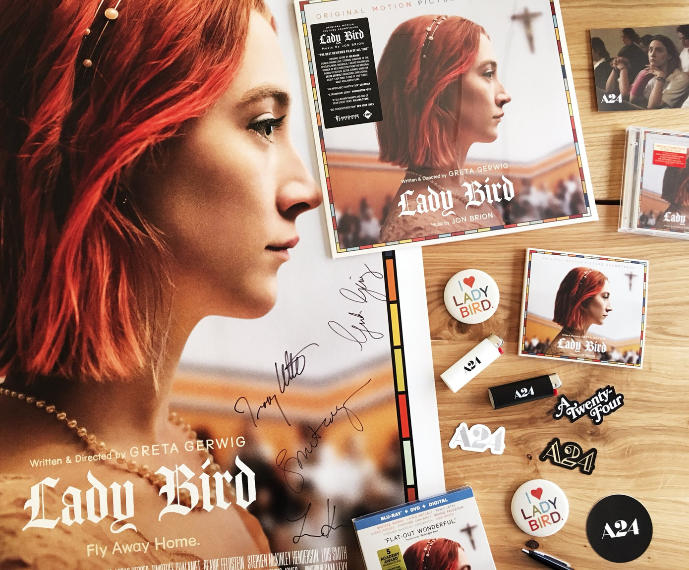 Set quà tặng Lady Bird (2017) với những poster, sticker, huy hiệu, bật lửa hoài cổ