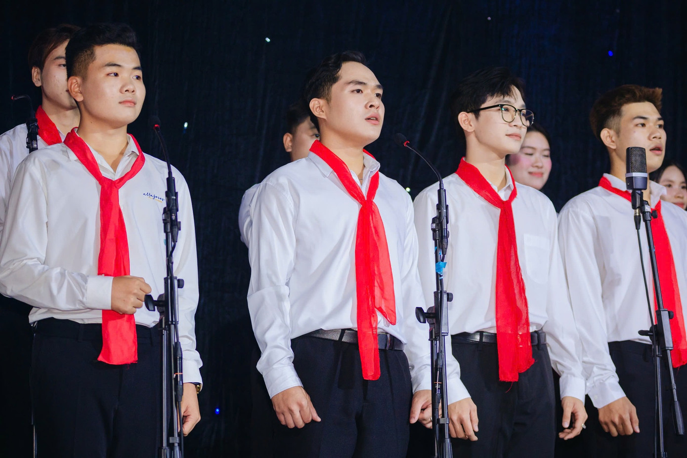 Các đội thi tại vòng chung kết đã mang đến nhiều tiết mục ấn tượng không chỉ qua giọng hát, các ca khúc hào hùng, mà còn ở quy mô trình diễn hoành tráng. Các đội thi tại vòng chung kết đã mang đến nhiều tiết mục ấn tượng không chỉ qua giọng hát, các ca khúc hào hùng, mà còn ở quy mô trình diễn hoành tráng.