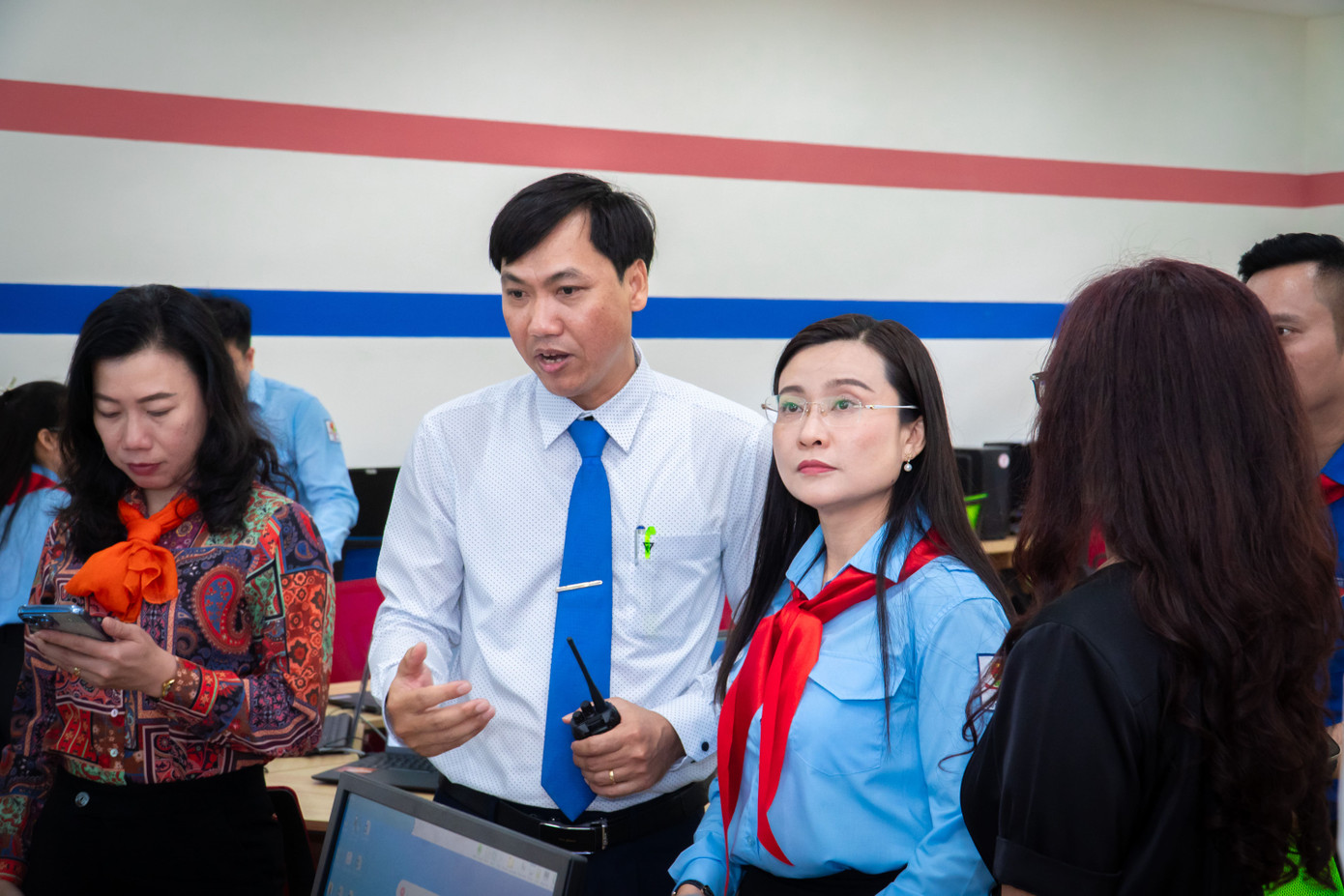 Hình ảnh các đại biểu tham dự chương trình.