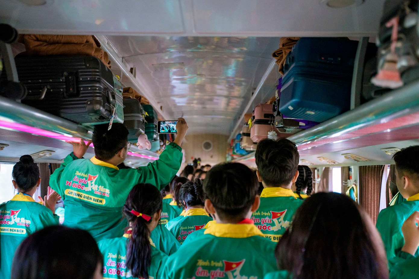 Không khí rộn ràng trên chuyến tàu đặc biệt mang số hiệu HTEYTQVN2024.