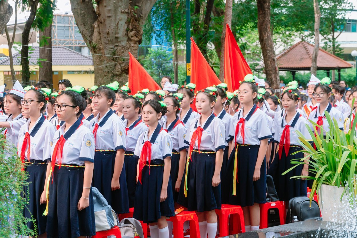 Chương trình Hội quân “Em là chiến sĩ Điện Biên thành phố Bác Hồ” diễn ra với hơn 2.500 đội viên, thiếu nhi đại diện hơn 800.000 đội viên và 1,8 triệu thiếu nhi toàn thành phố. Chương trình Hội quân “Em là chiến sĩ Điện Biên thành phố Bác Hồ” diễn ra với hơn 2.500 đội viên, thiếu nhi đại diện hơn 800.000 đội viên và 1,8 triệu thiếu nhi toàn thành phố.