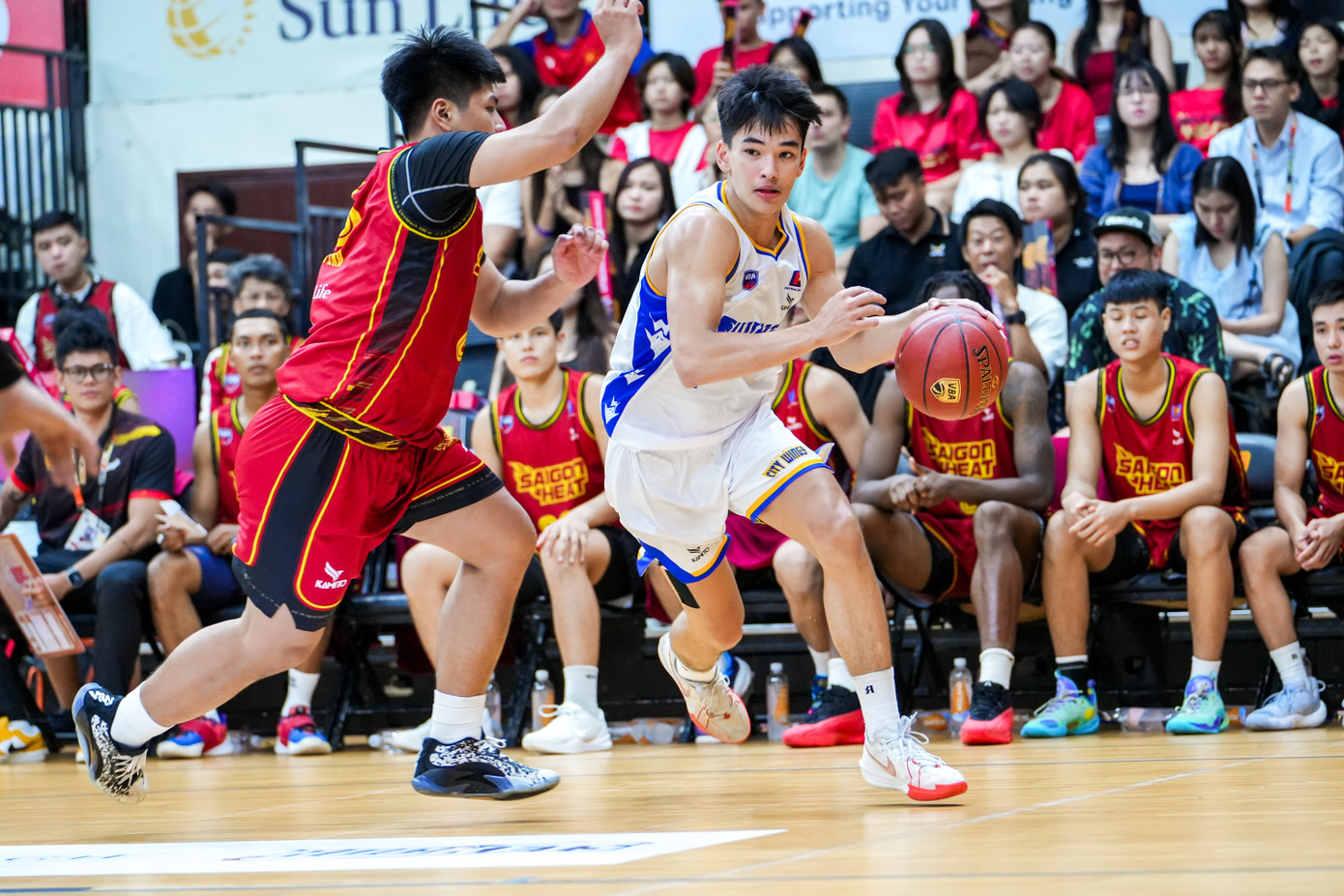 Tài năng trẻ Tim De Kok có trận ra mắt thành công. Ảnh: VBA