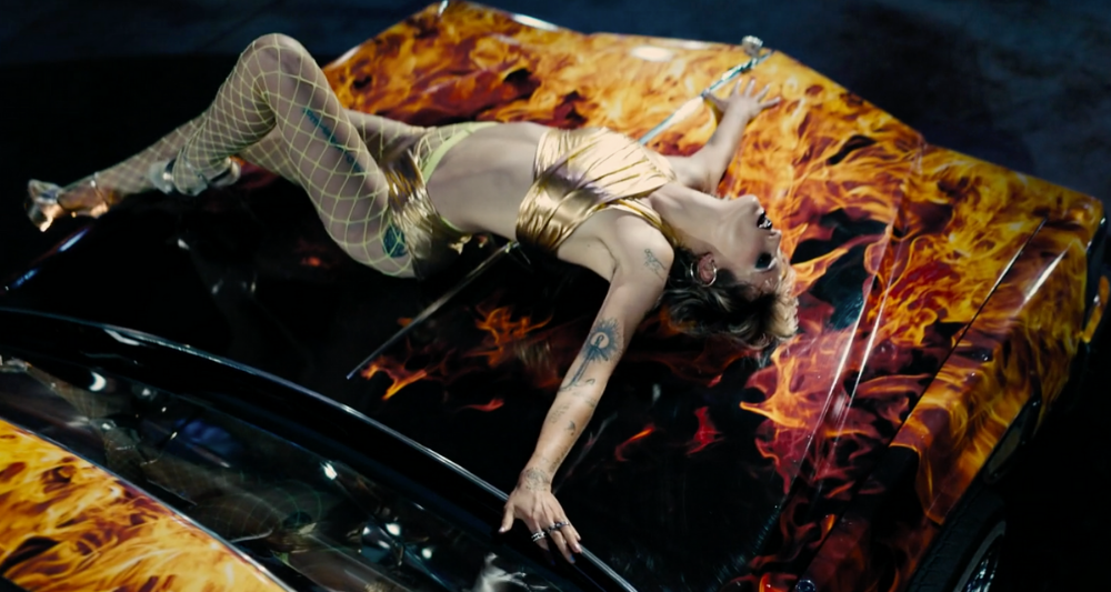 Titane - tác phẩm gây tranh cãi nhất cũng là tác phẩm thắng giải Cành Cọ Vàng 2021.