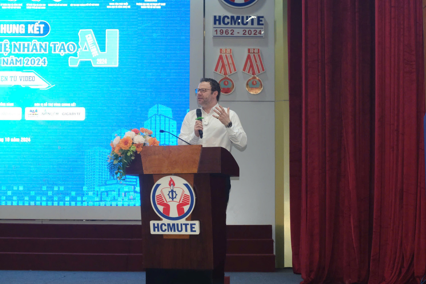 Giáo sư Cathal Gurrin ấn tượng với số lượng đội tham gia cuộc thi, đồng thời đánh giá cao các tài năng công nghệ trẻ Việt Nam.