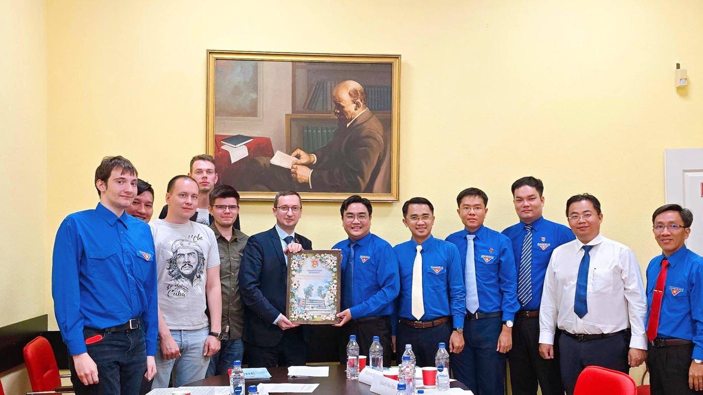 Hình ảnh hoạt động của đại biểu Thành Đoàn TPHCM trong chuyến đi đến thành phố Xanh Pê-téc-bua, Liên bang Nga. Ảnh: Fanpage Thành Đoàn TPHCM