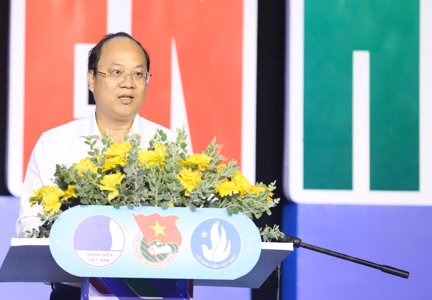 Ông Nguyễn Hồ Hải bày tỏ ấn tượng với các hoạt động của tuổi trẻ gắn với công cuộc chuyển đổi số. Ảnh: Ngô Tùng