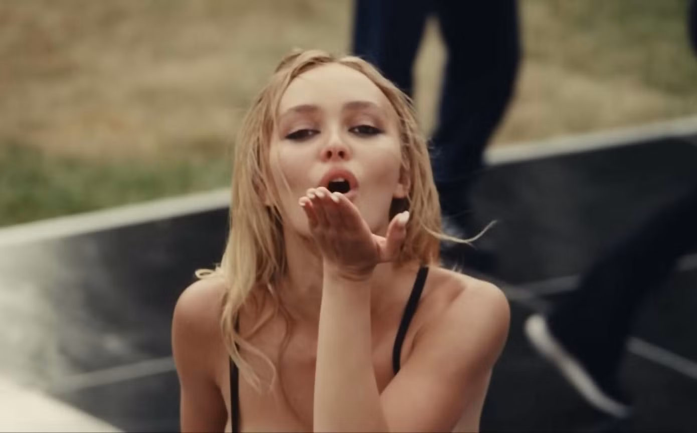 Lily-Rose Depp trong vai ngôi sao nhạc pop Jocelyn. Ảnh: HBO Lily-Rose Depp trong vai ngôi sao nhạc pop Jocelyn. Ảnh: HBO