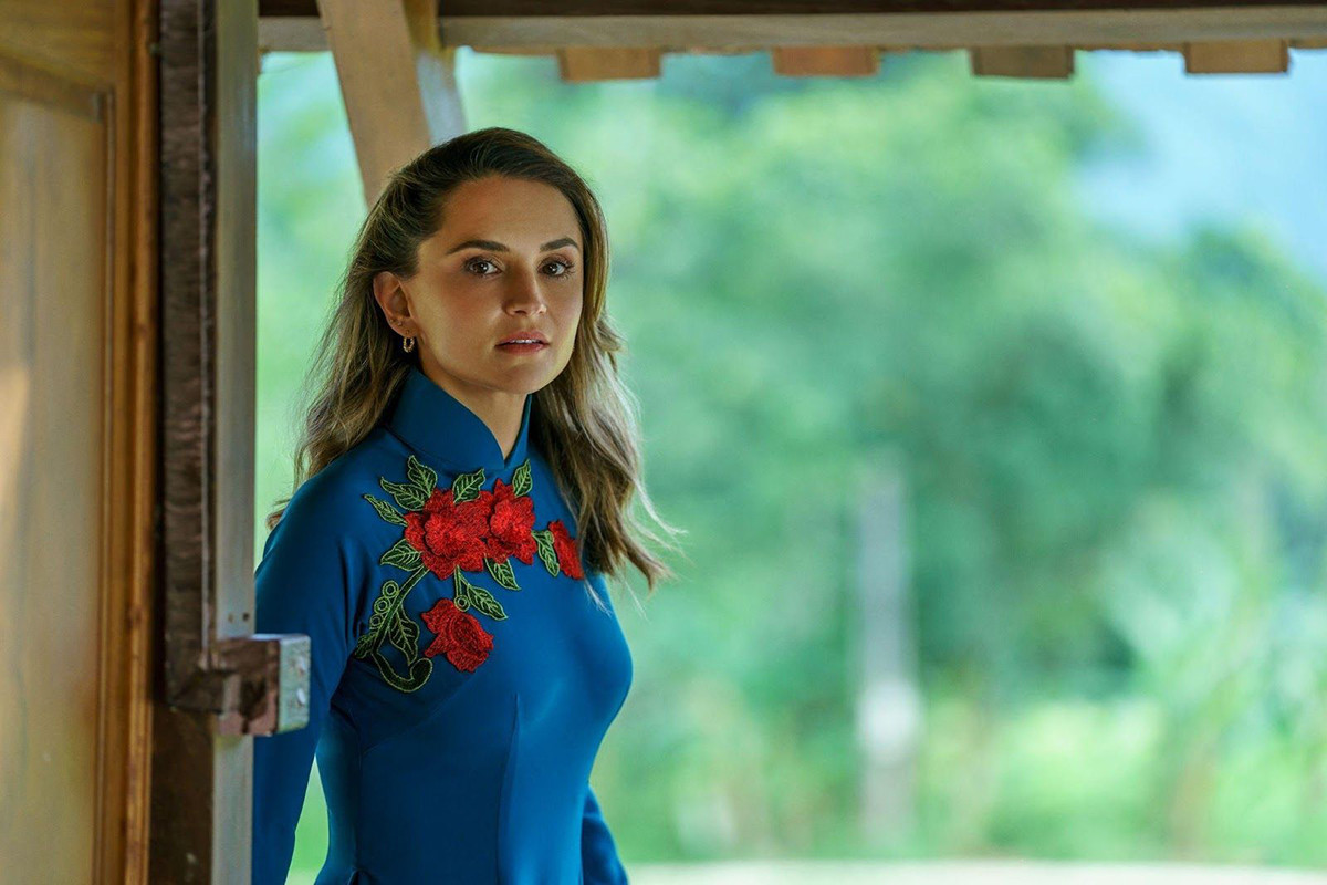 Rachael Leigh Cook trong chiếc áo dài. Ảnh: Netflix. Rachael Leigh Cook trong chiếc áo dài. Ảnh: Netflix.