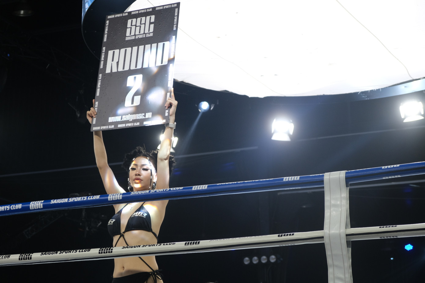 Dàn Ring Girls nóng bỏng cũng là một "đặc sản" của đấu trường Muay Thai Rampage. Dàn Ring Girls nóng bỏng cũng là một "đặc sản" của đấu trường Muay Thai Rampage.