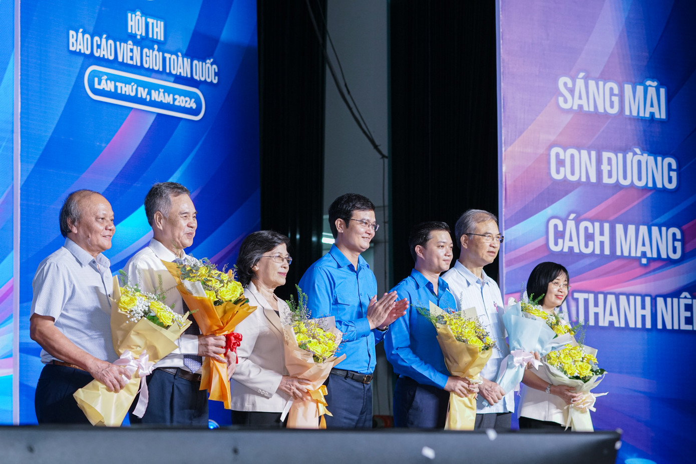 Những khoảnh khắc đẹp tại vòng chung kết Hội thi Báo cáo viên giỏi toàn quốc lần thứ IV năm 2024. Những khoảnh khắc đẹp tại vòng chung kết Hội thi Báo cáo viên giỏi toàn quốc lần thứ IV năm 2024.