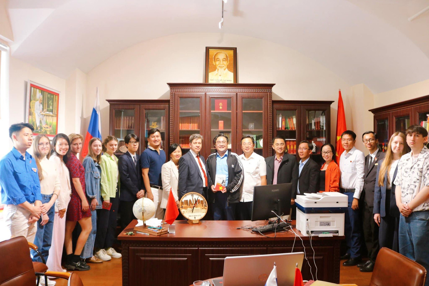 Hình ảnh hoạt động của đại biểu Thành Đoàn TPHCM trong chuyến đi đến thành phố Xanh Pê-téc-bua, Liên bang Nga. Ảnh: Fanpage Thành Đoàn TPHCM