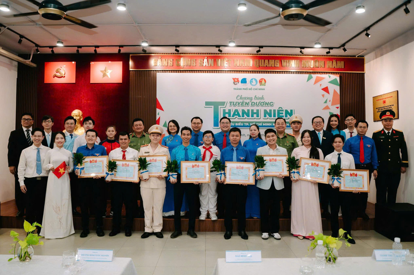 Thành đoàn TPHCM tổ chức lễ vinh danh “Công dân trẻ tiêu biểu TPHCM" năm 2024, tôn vinh 14 cá nhân xuất sắc đại diện cho hơn 2,9 triệu thanh niên và 1,4 triệu thiếu nhi toàn thành phố.