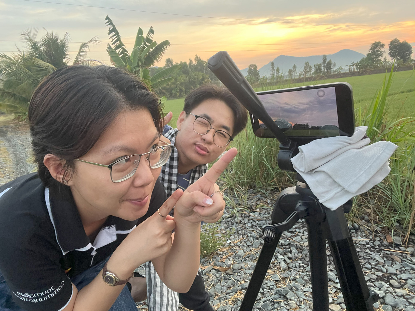 Những câu chuyện về con người, vùng đất và những vấn đề xã hội được thể hiện một cách mới mẻ hơn qua lăng kính của người trẻ. Những câu chuyện về con người, vùng đất và những vấn đề xã hội được thể hiện một cách mới mẻ hơn qua lăng kính của người trẻ.