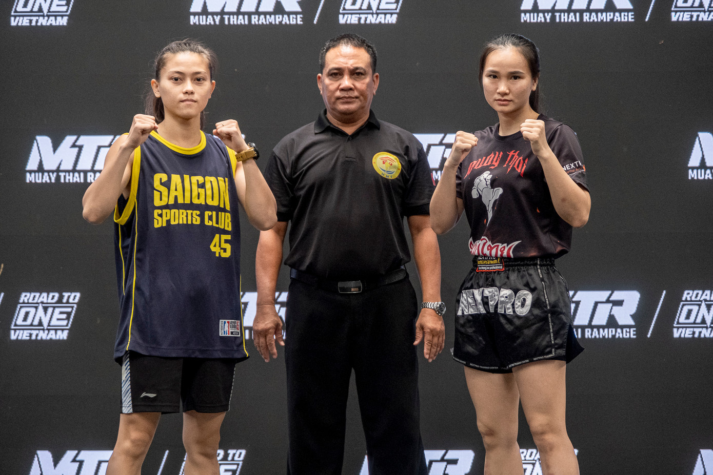 Huỳnh Hà Hữu Hiếu chạm mặt Nguyễn Thị Lệ Khoá. Huỳnh Hà Hữu Hiếu chạm mặt Nguyễn Thị Lệ Khoá.