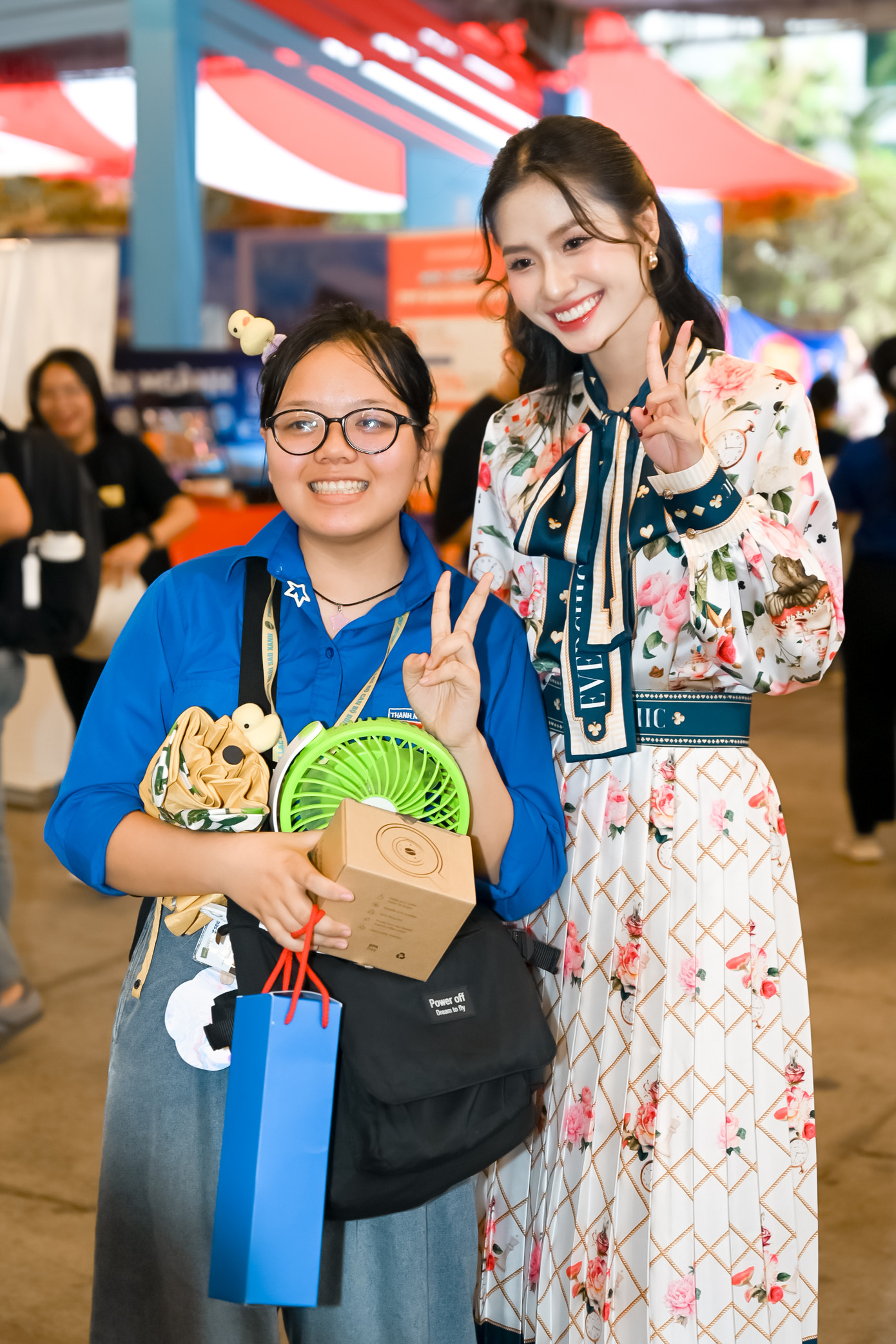 Hoa hậu Môi trường Việt Nam 2022 Nguyễn Thanh Hà check-in cùng đoàn viên tại Youth Fest 2025.