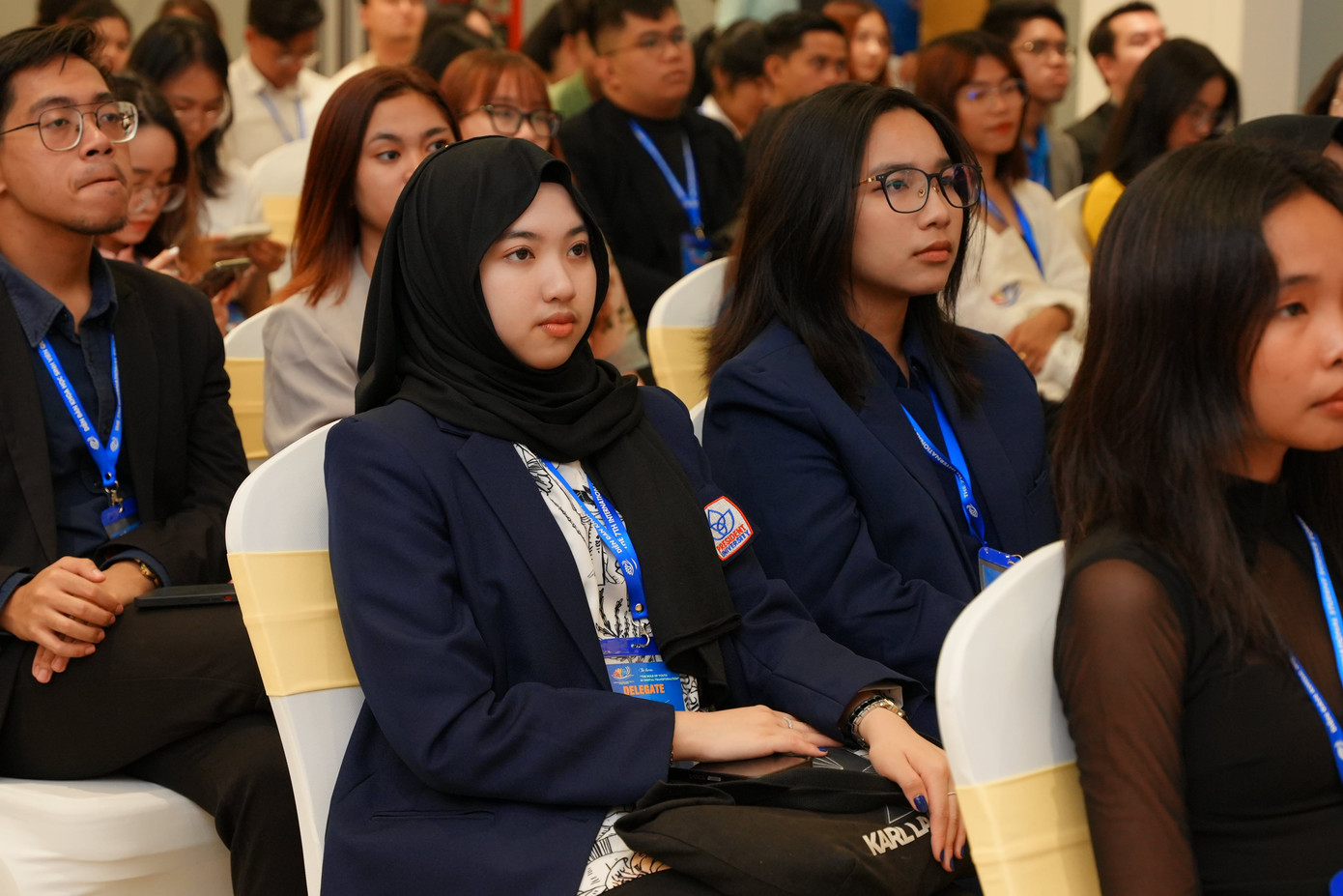 Diễn đàn có sự góp mặt của 100 đại biểu ưu tú, đại diện cho 37 trường đại học ở 10 quốc gia.