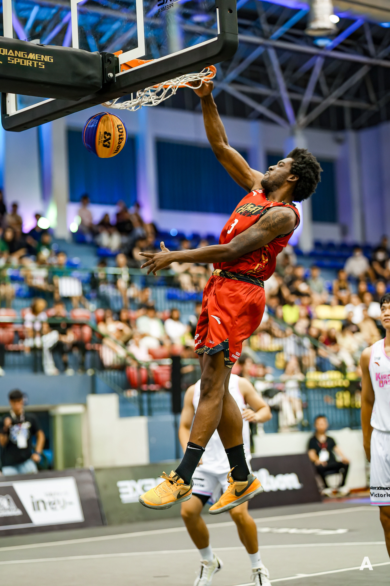 Những cú úp rổ đầy uy lực của Jevonnie Scott (Saigon Heat.EXE) được ghi lại qua ống kính của nhiếp ảnh gia Nguyễn Thế Anh có thể coi là tiêu điểm của chặng 4 giải bóng rổ 3x3.EXE Premier Vietnam. Ảnh: Facebook Nguyen The Anh.