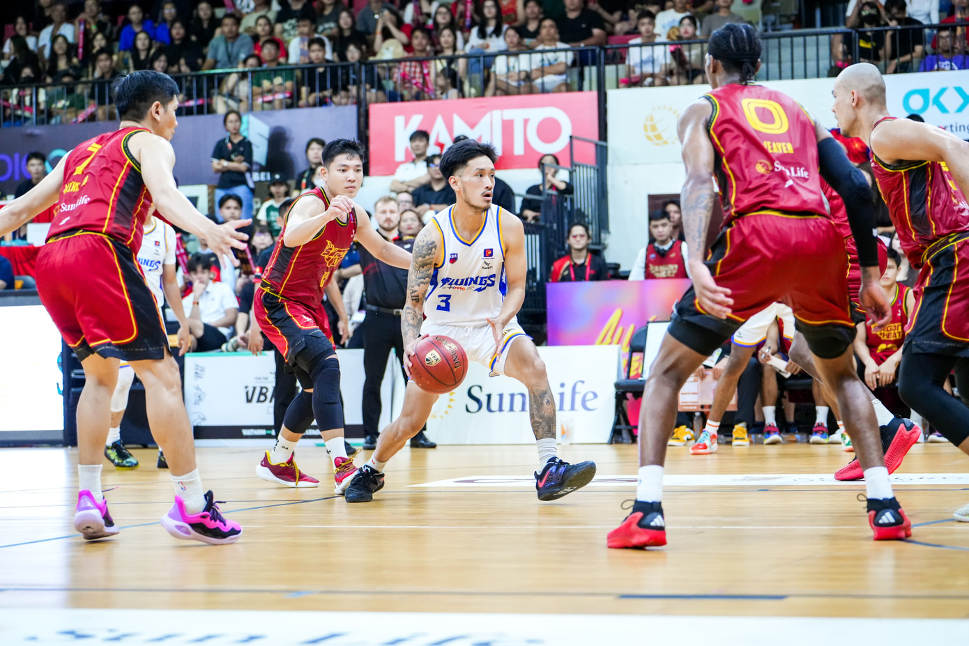 Ngôi sao Khoa Trần là điểm sáng duy nhất trong một tập thể City Wings thi đấu dưới sức. Ảnh: VBA