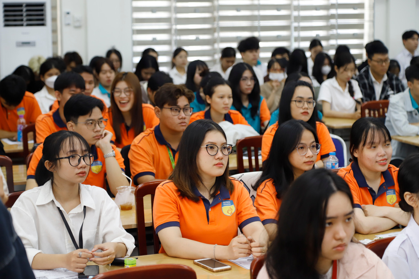 Logistics nhân đạo là một hướng đi nghề nghiệp mới mẻ, đầy hứa hẹn, đang dần nhận được nhiều sự quan tâm của giới trẻ. Logistics nhân đạo là một hướng đi nghề nghiệp mới mẻ, đầy hứa hẹn, đang dần nhận được nhiều sự quan tâm của giới trẻ.