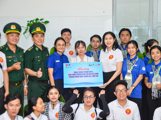 Nhiều hoạt động ý nghĩa trong ngày cao điểm tại xã đảo Thạnh An. Nhiều hoạt động ý nghĩa trong ngày cao điểm tại xã đảo Thạnh An.