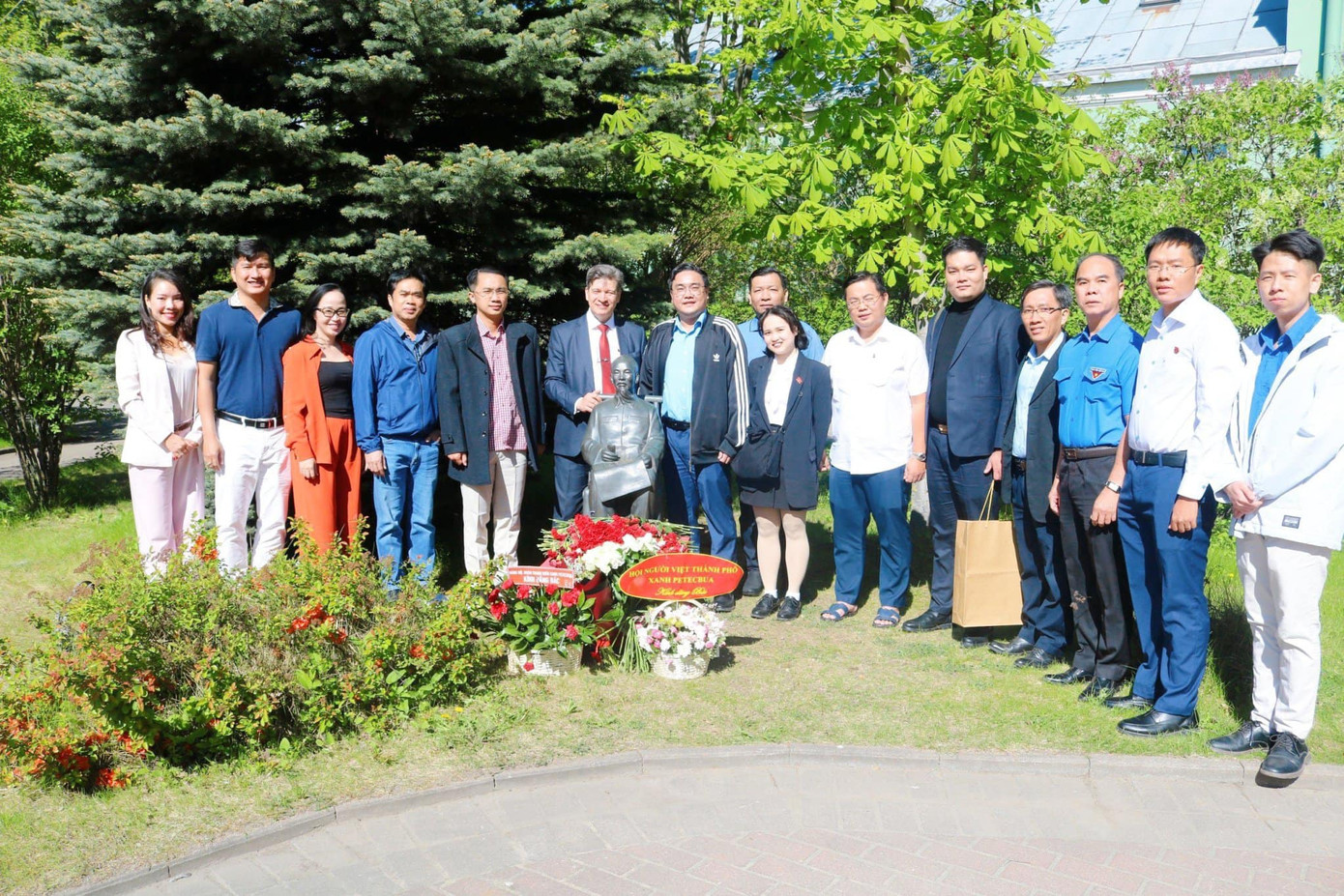 Hình ảnh hoạt động của đại biểu Thành Đoàn TPHCM trong chuyến đi đến thành phố Xanh Pê-téc-bua, Liên bang Nga. Ảnh: Fanpage Thành Đoàn TPHCM