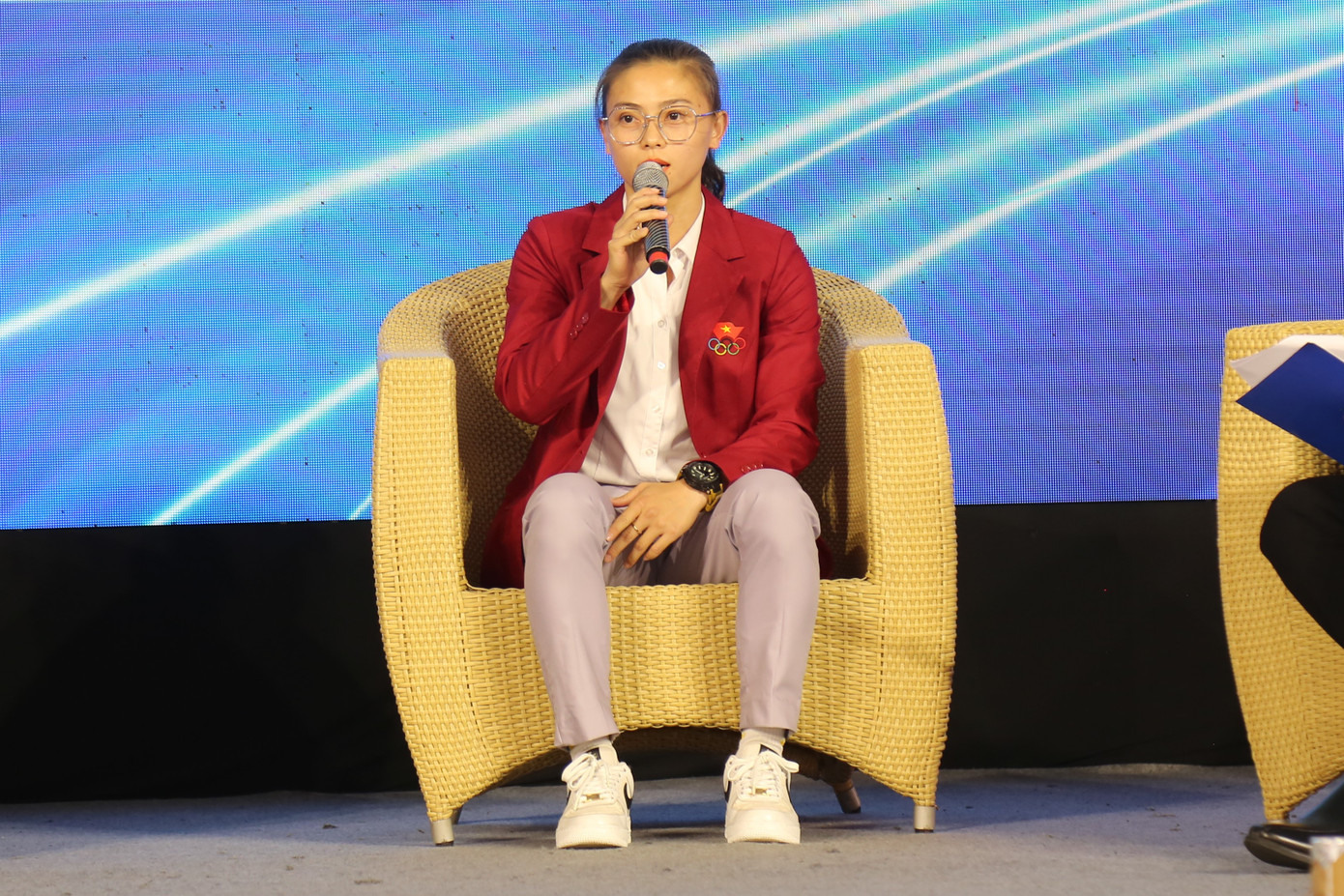 Võ sĩ Huỳnh Hà Hữu Hiếu, tuyển thủ đội muay TPHCM và đội tuyển muay Việt Nam bày tỏ niềm vinh dự khi được góp mặt trong số 12 cá nhân tiêu biểu. Võ sĩ Huỳnh Hà Hữu Hiếu, tuyển thủ đội muay TPHCM và đội tuyển muay Việt Nam bày tỏ niềm vinh dự khi được góp mặt trong số 12 cá nhân tiêu biểu.