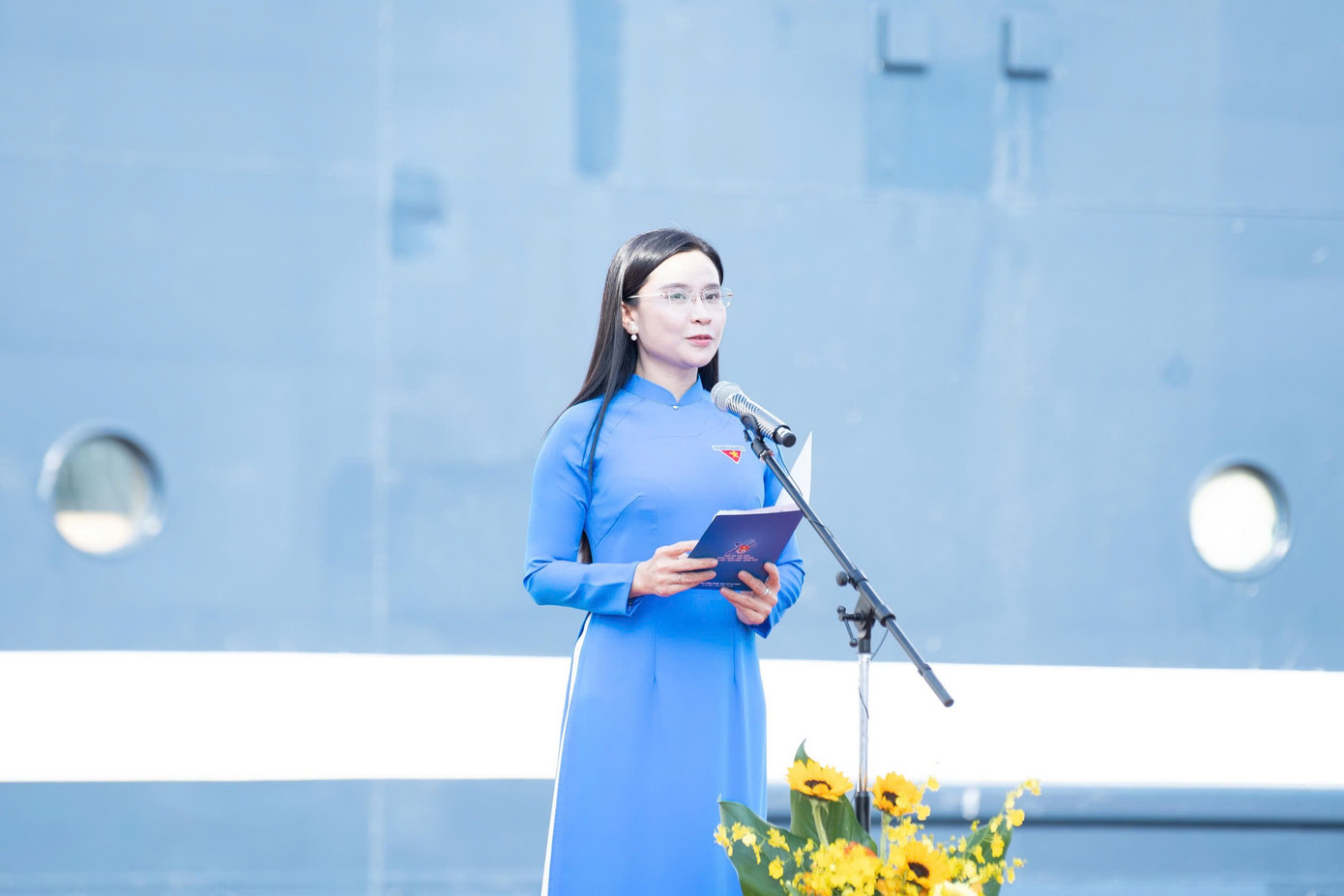 Chị Nguyễn Phạm Duy Trang phát biểu tại lễ đón các đoàn đại biểu.