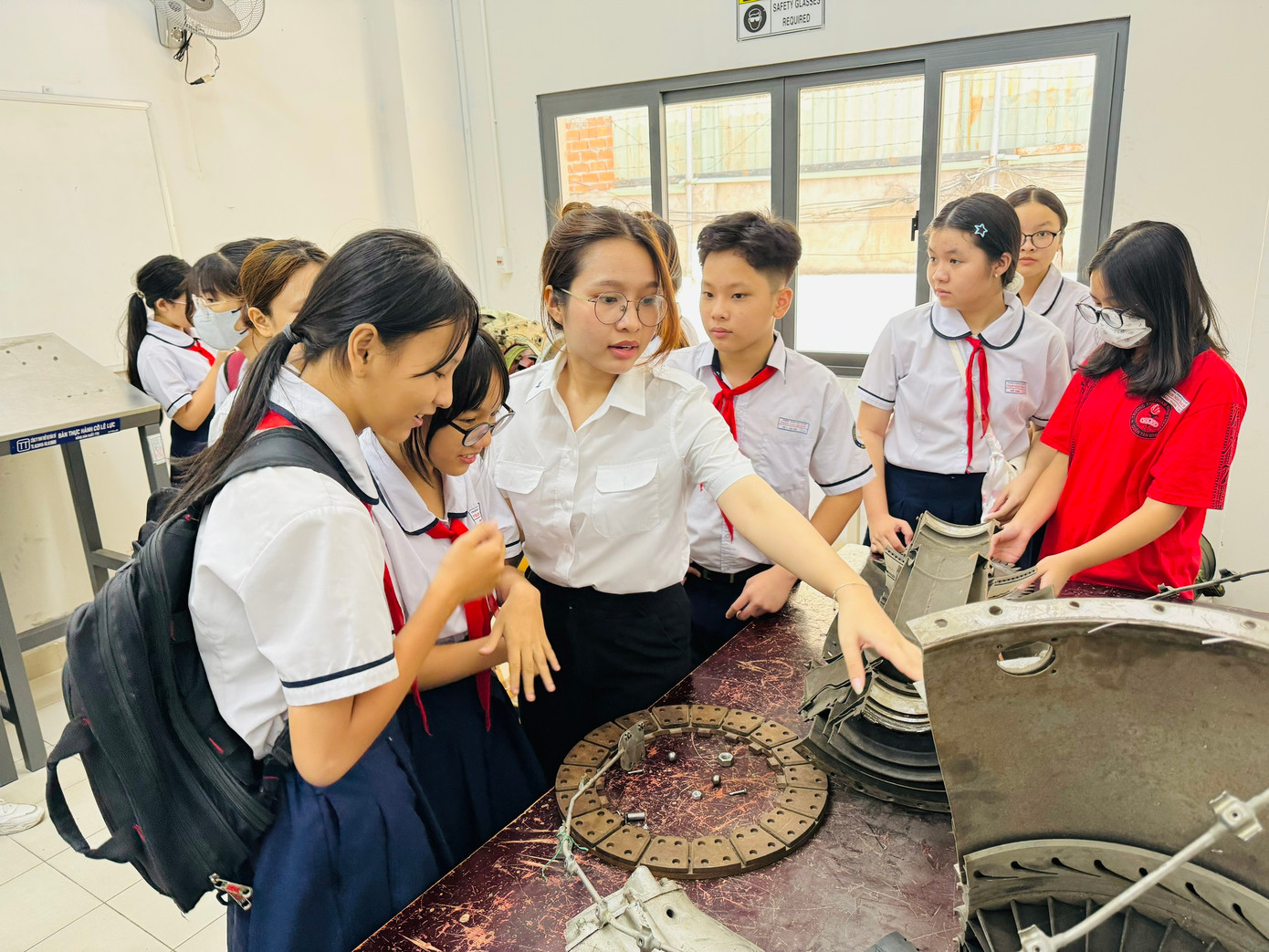 Tại chương trình, các bạn được tuyên truyền về Luật Hàng không dân dụng Việt Nam và các quy định an toàn hàng không, các quy định khi lên tàu bay. Tại chương trình, các bạn được tuyên truyền về Luật Hàng không dân dụng Việt Nam và các quy định an toàn hàng không, các quy định khi lên tàu bay.