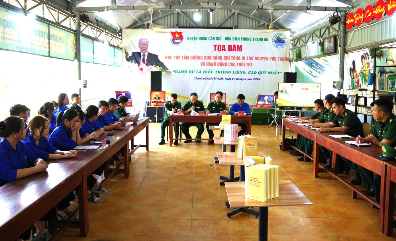 Cán bộ đoàn viên thanh niên các đơn vị tham gia buổi tọa đàm. Ảnh: Mai Lan