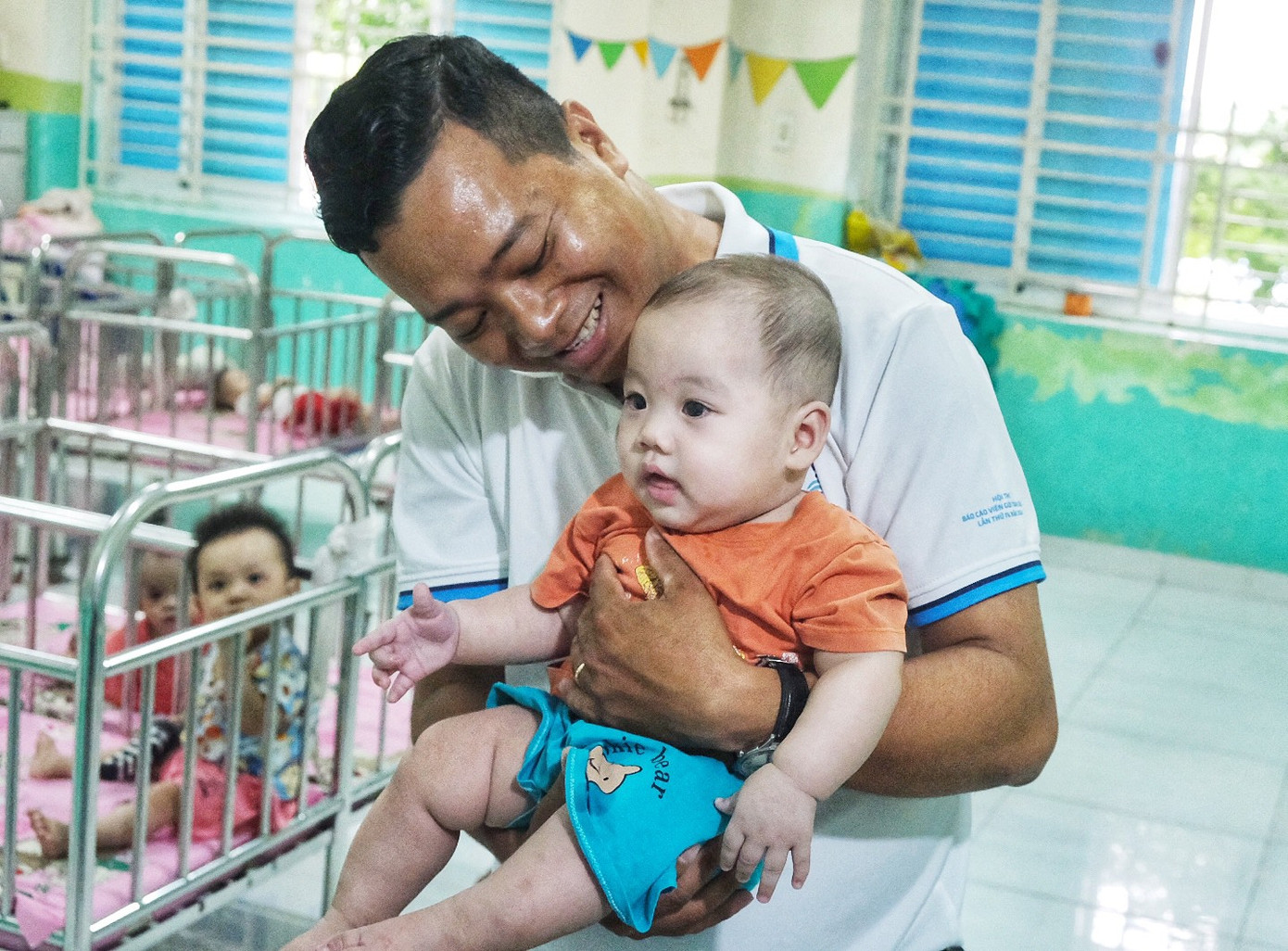 Các anh, chị báo cáo viên đã dành thời gian để tương tác, trò chuyện và chia sẻ những câu chuyện của mình với các em.