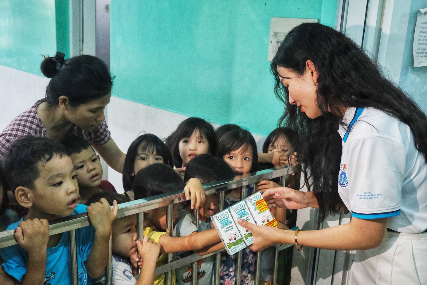 Các anh, chị báo cáo viên đã dành thời gian để tương tác, trò chuyện và chia sẻ những câu chuyện của mình với các em.