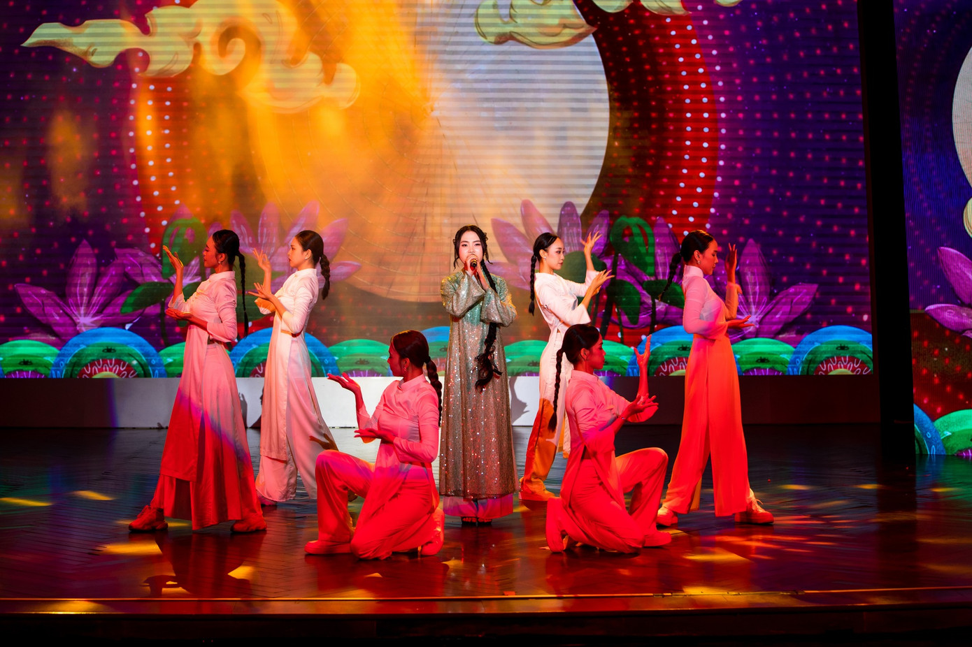 Chương trình có sự tham gia của nhiều nghệ sĩ nổi tiếng, quen mặt với giới trẻ. Ảnh: T Production Chương trình có sự tham gia của nhiều nghệ sĩ nổi tiếng, quen mặt với giới trẻ. Ảnh: T Production