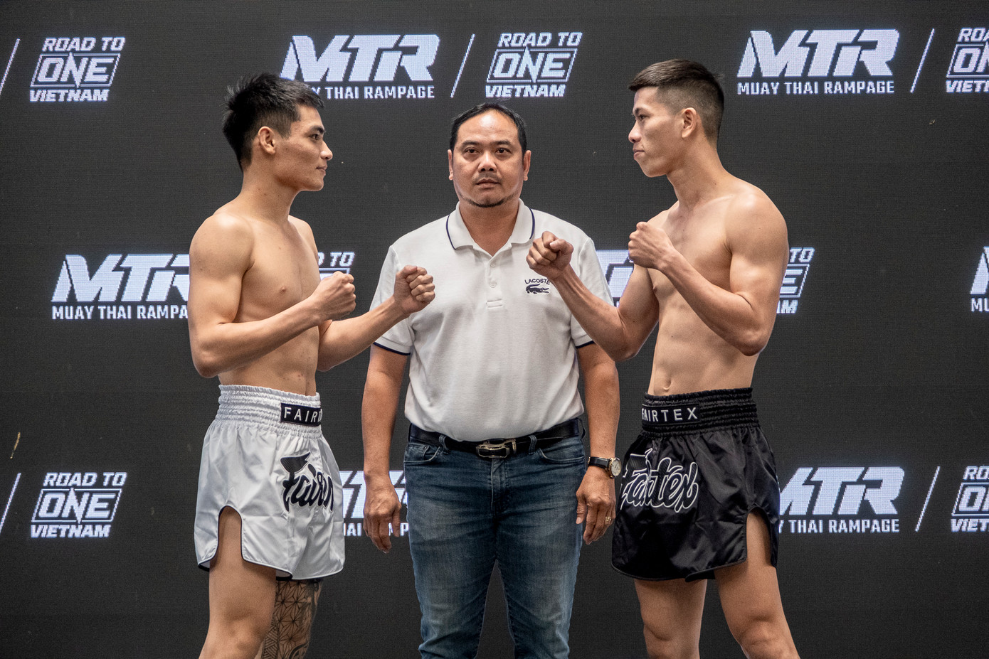 Nguyễn Thành Thoan chạm mặt đối thủ Huỳnh Văn Tuấn. Nguyễn Thành Thoan chạm mặt đối thủ Huỳnh Văn Tuấn.