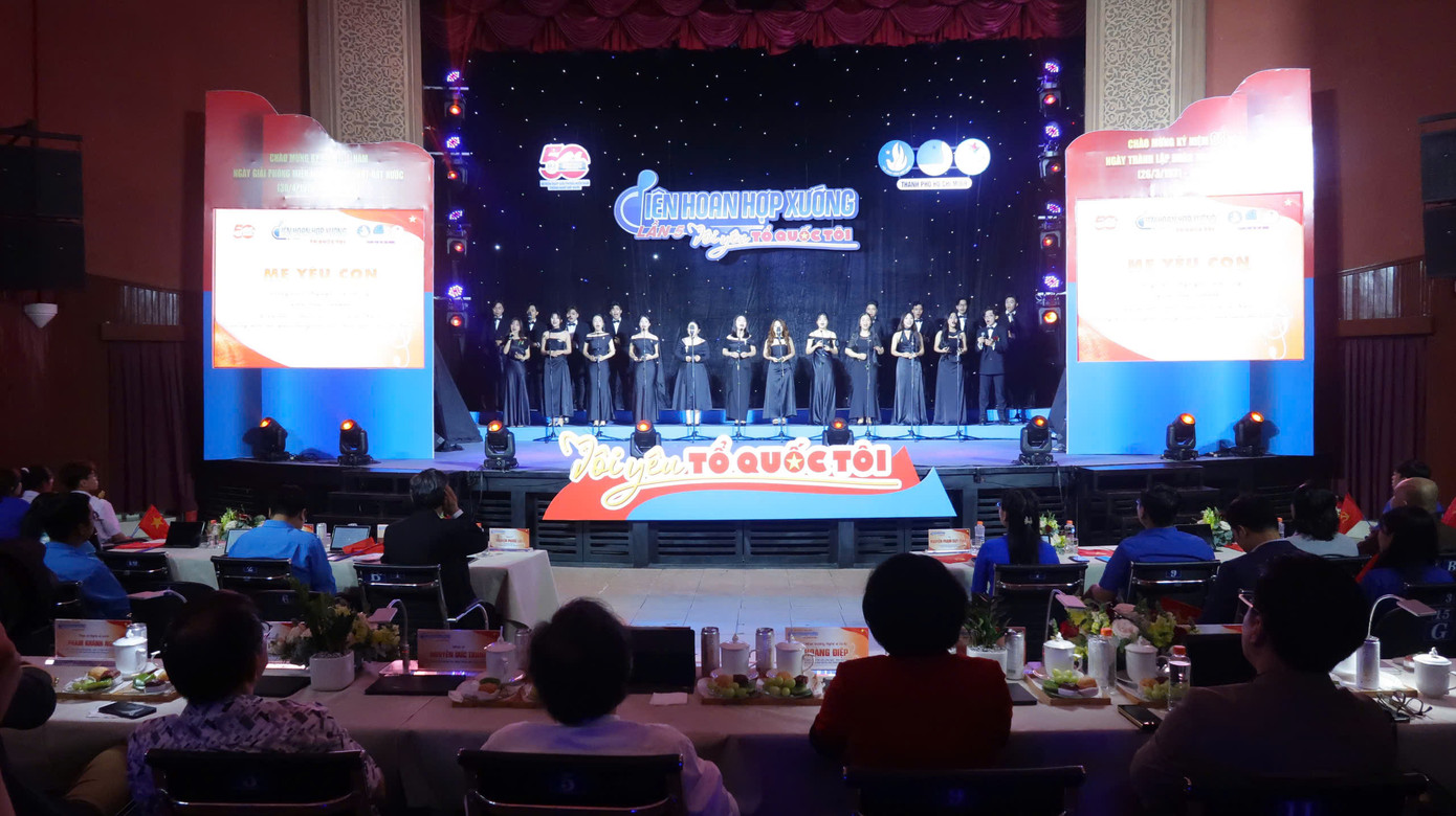 Các đội thi tại vòng chung kết đã mang đến nhiều tiết mục ấn tượng không chỉ qua giọng hát, các ca khúc hào hùng, mà còn ở quy mô trình diễn hoành tráng. Các đội thi tại vòng chung kết đã mang đến nhiều tiết mục ấn tượng không chỉ qua giọng hát, các ca khúc hào hùng, mà còn ở quy mô trình diễn hoành tráng.