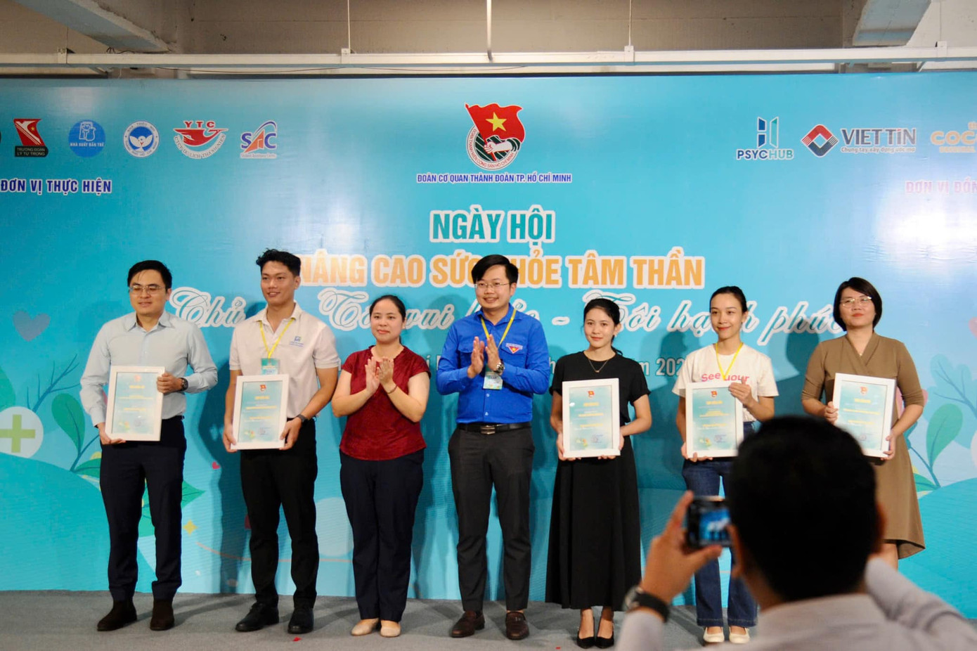 Thành Đoàn TPHCM phối hợp cùng các đơn vị tổ chức sự kiện Ngày hội Nâng cao Sức khỏe Tâm thần “Tôi vui khỏe, Tôi hạnh phúc”. Ảnh: Thành Đoàn TPHCM Thành Đoàn TPHCM phối hợp cùng các đơn vị tổ chức sự kiện Ngày hội Nâng cao Sức khỏe Tâm thần “Tôi vui khỏe, Tôi hạnh phúc”. Ảnh: Thành Đoàn TPHCM