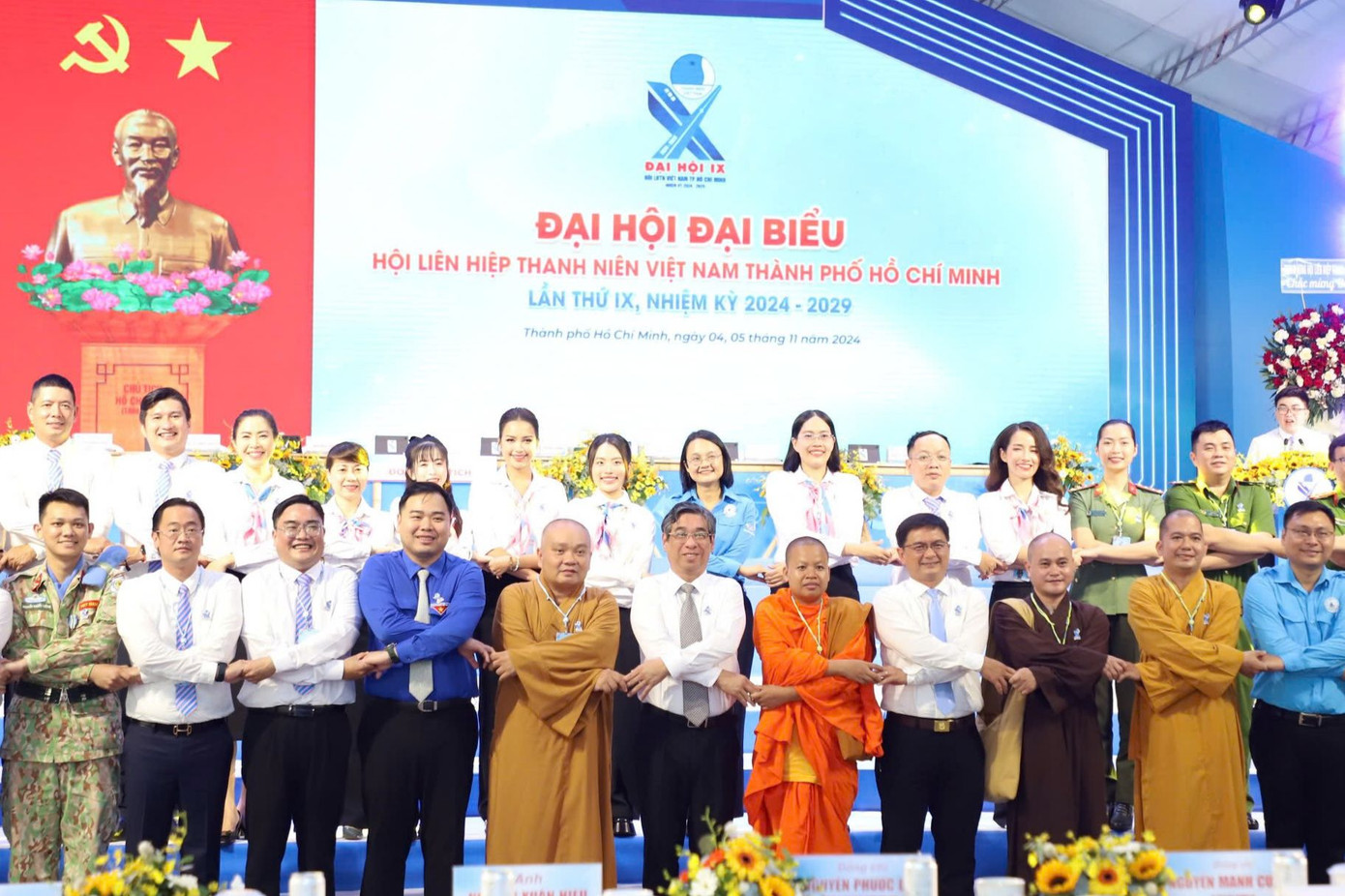 Lãnh đạo TPHCM chụp ảnh lưu niệm cùng đại biểu dự đại hội. Lãnh đạo TPHCM chụp ảnh lưu niệm cùng đại biểu dự đại hội.