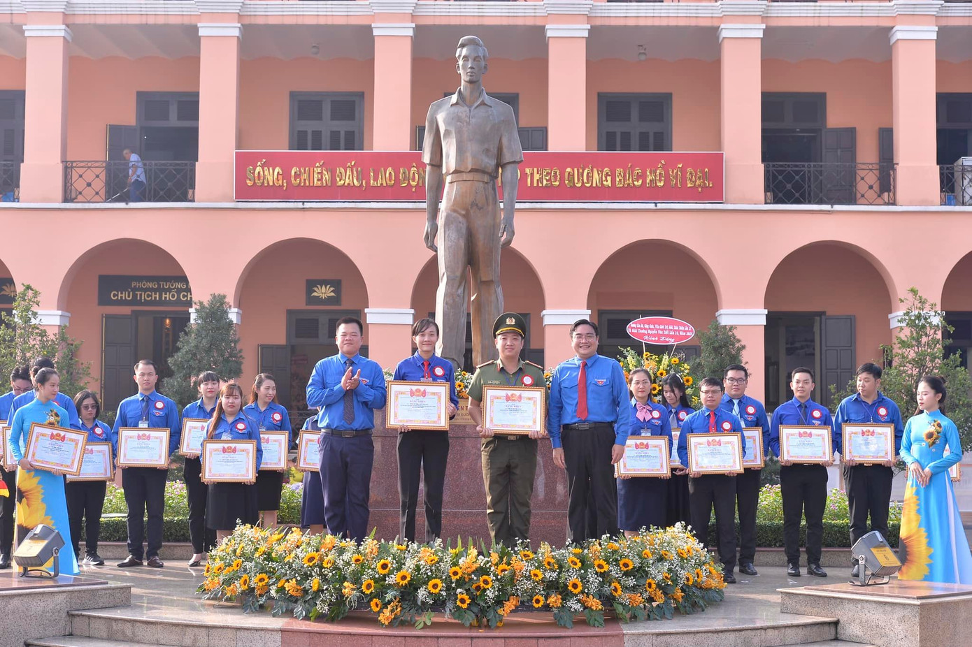 Tuổi trẻ Công an Thành phố có 2 cá nhân được tặng danh hiệu. Ảnh: BTN CATP Tuổi trẻ Công an Thành phố có 2 cá nhân được tặng danh hiệu. Ảnh: BTN CATP