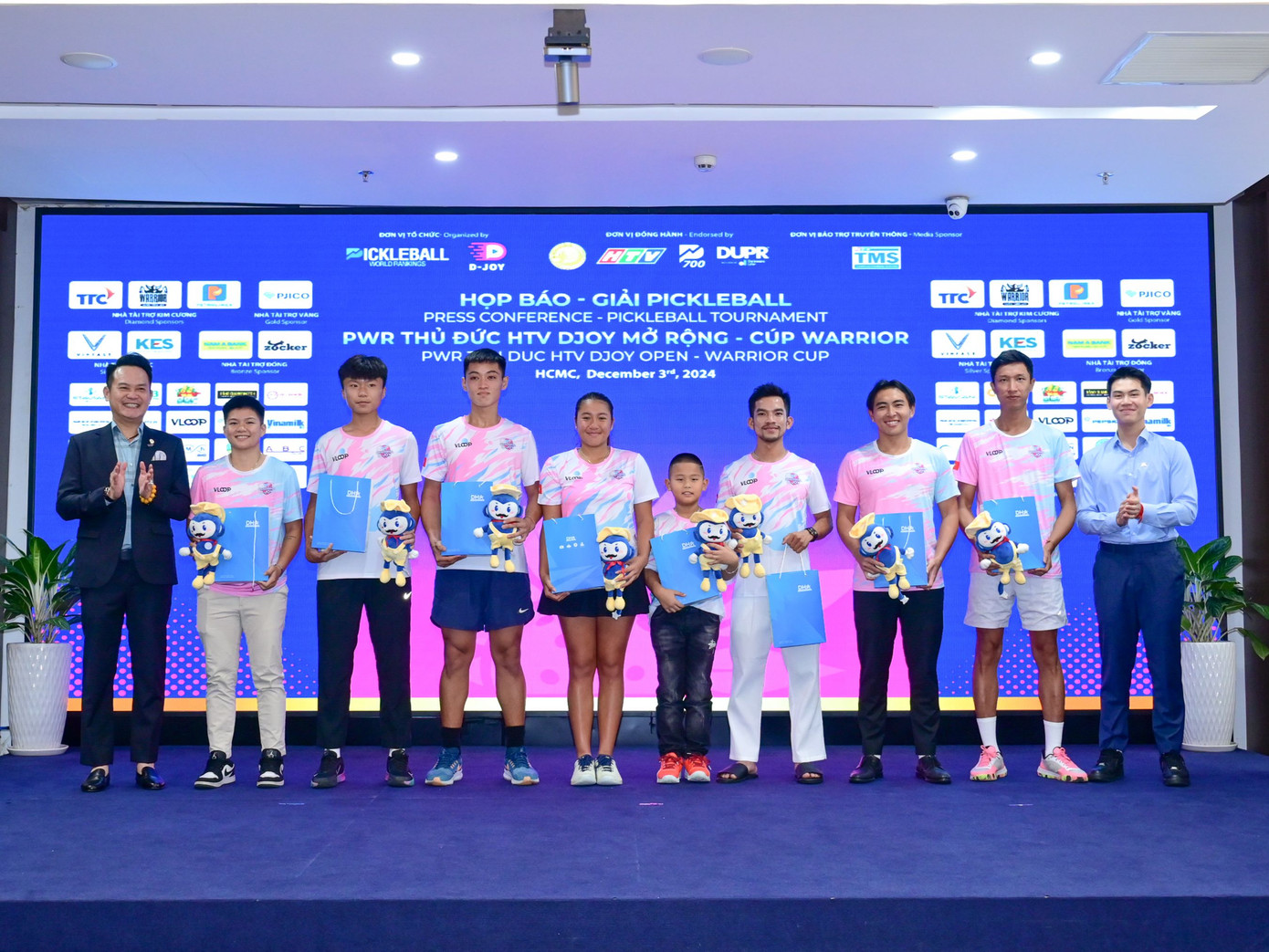 Các tài năng pickleball trẻ sáng giá nhất của Việt Nam sẽ tranh tài trong màu áo D-Joy. Các tài năng pickleball trẻ sáng giá nhất của Việt Nam sẽ tranh tài trong màu áo D-Joy.