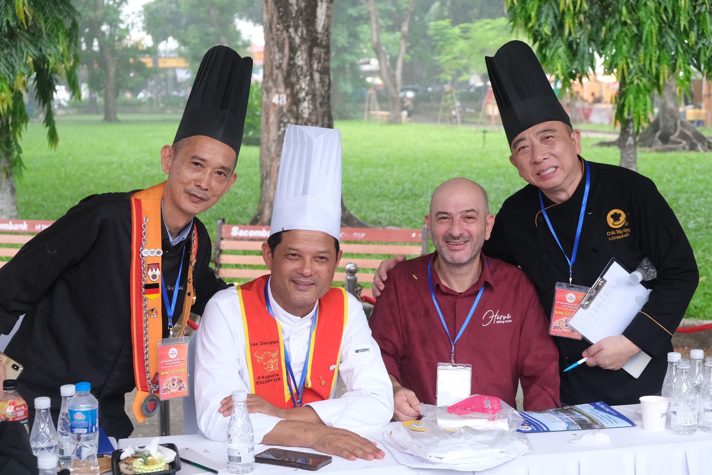 Ông Herve Rodriguez và các đầu bếp danh tiếng quốc tế cho rằng bánh mì Việt Nam có tiềm năng lớn trở thành một trong những món ăn đường phố phổ biến toàn cầu. Ảnh: Phú Quang Ông Herve Rodriguez và các đầu bếp danh tiếng quốc tế cho rằng bánh mì Việt Nam có tiềm năng lớn trở thành một trong những món ăn đường phố phổ biến toàn cầu. Ảnh: Phú Quang