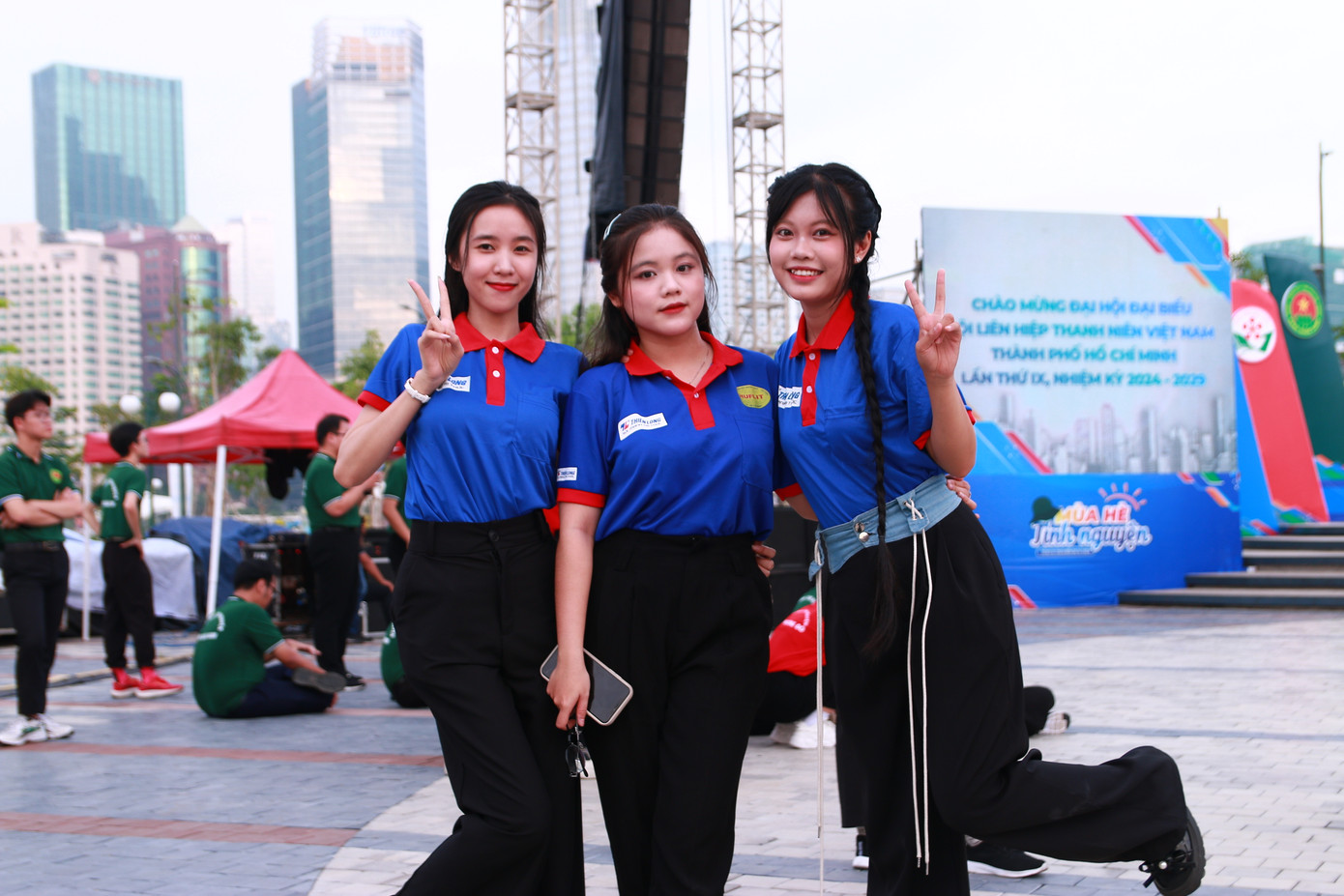 Những gương mặt rạng rỡ của đoàn viên thanh niên TPHCM trong ngày ra quân tình nguyện hè 2024. Những gương mặt rạng rỡ của đoàn viên thanh niên TPHCM trong ngày ra quân tình nguyện hè 2024.