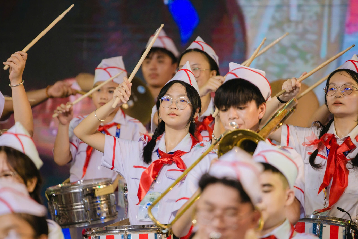 500 em thiếu nhi biểu diễn tại chương trình khai mạc Liên hoan "Tiếng kèn đội ta". 500 em thiếu nhi biểu diễn tại chương trình khai mạc Liên hoan "Tiếng kèn đội ta".