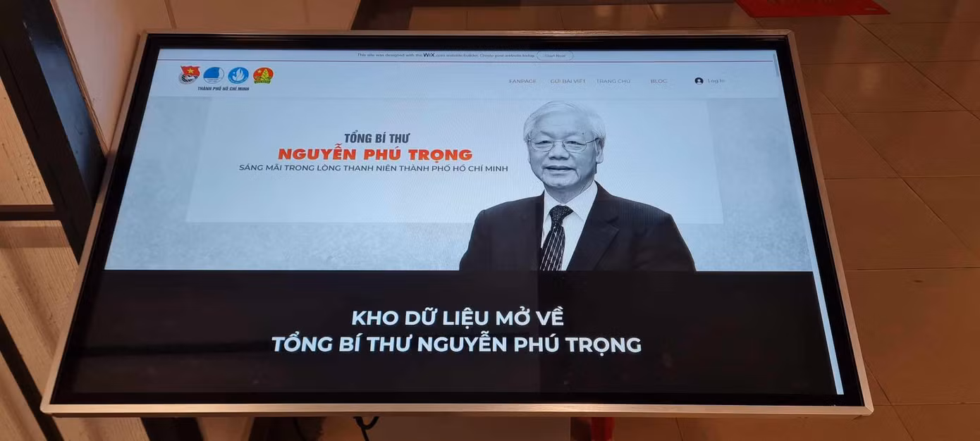 Toàn cảnh “Không gian Tổng Bí thư Nguyễn Phú Trọng sáng mãi trong lòng tuổi trẻ Thành phố Hồ Chí Minh”.
