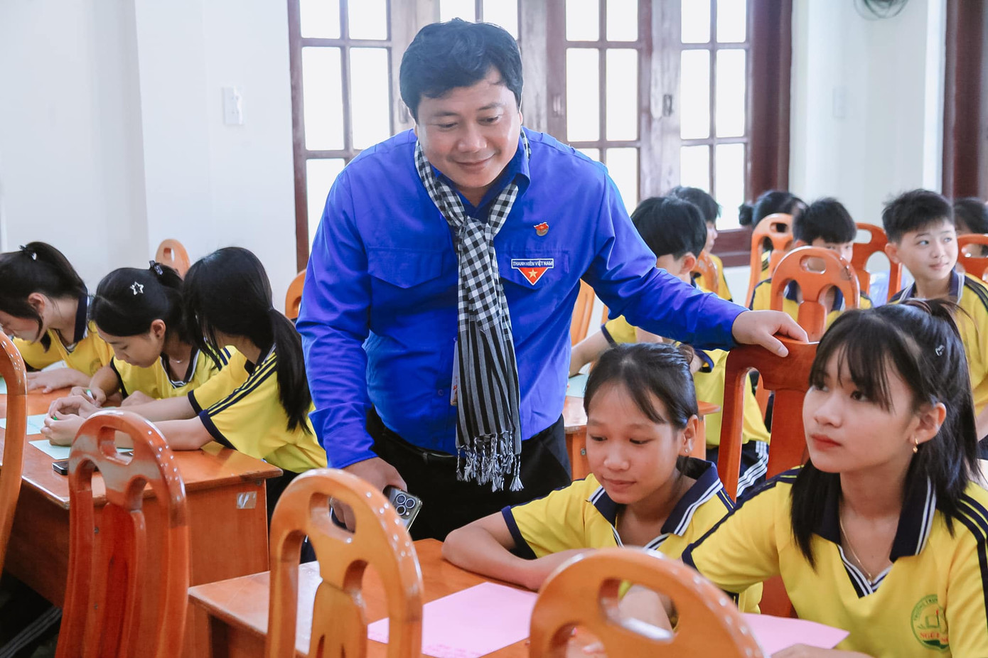 Buổi tập huấn chuyên đề “Nâng cao nhận thức về sức khỏe tâm thần” có sự tham gia của hơn 100 học sinh, tổng phụ trách đội và các cán bộ Đoàn xã Ngũ Phụng.