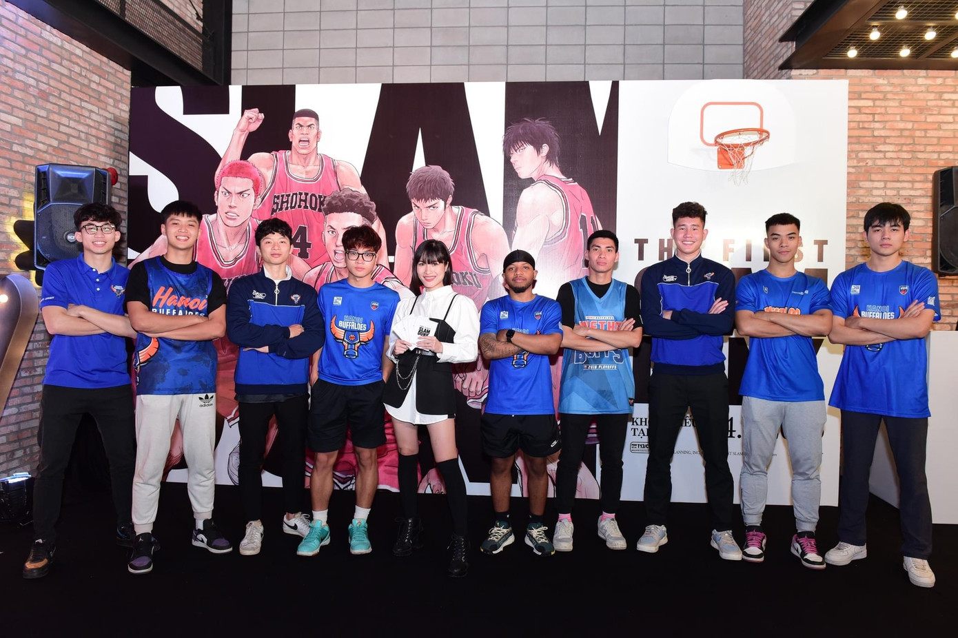 Dàn cầu thủ Hanoi Buffaloes tại sự kiện công chiếu. Ảnh: Hanoi Buffaloes Dàn cầu thủ Hanoi Buffaloes tại sự kiện công chiếu. Ảnh: Hanoi Buffaloes