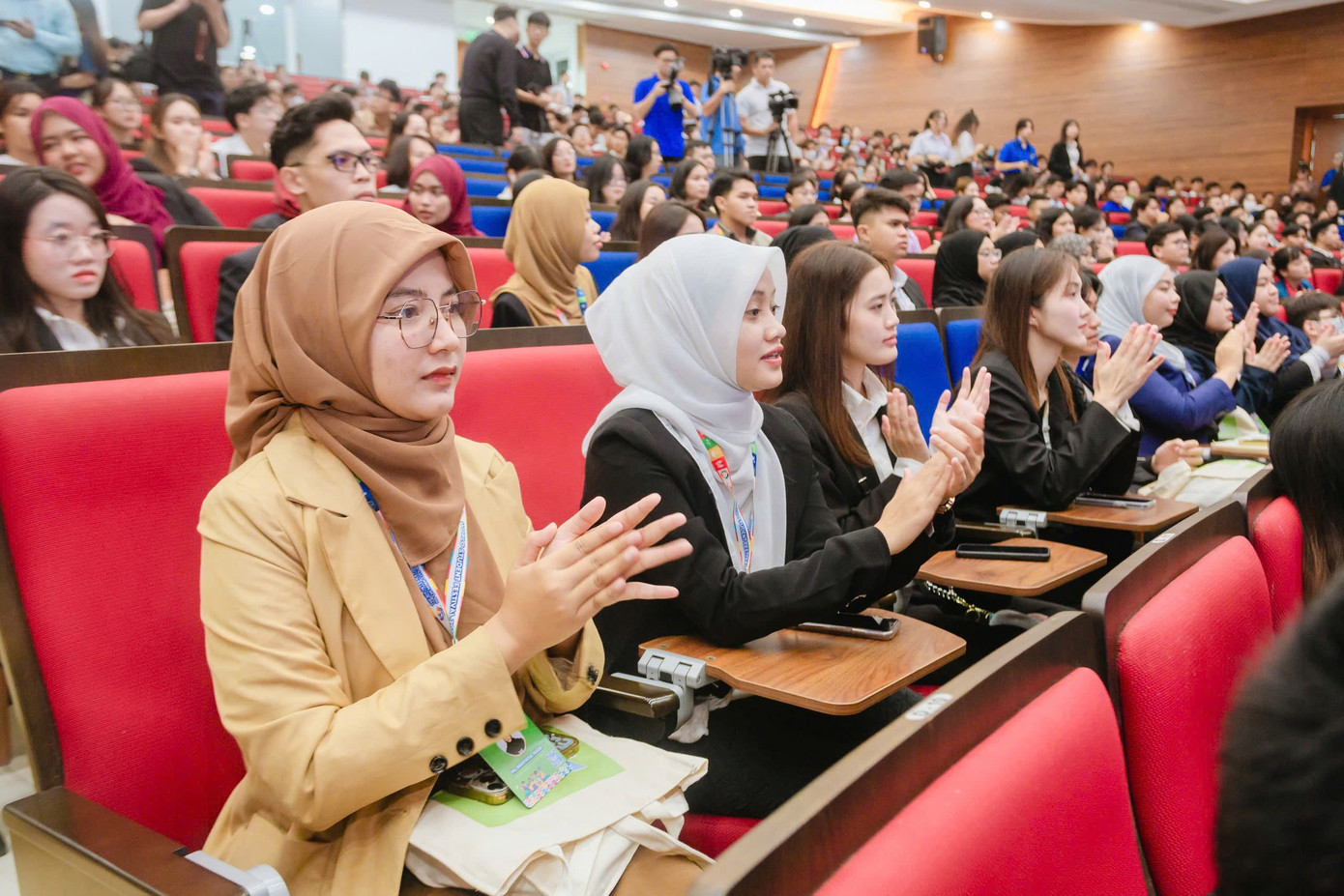 Các đại biểu sinh viên quốc tế mang đến đa dạng màu sắc văn hóa trong Liên hoan sinh viên quốc tế tại TPHCM lần I năm 2024.