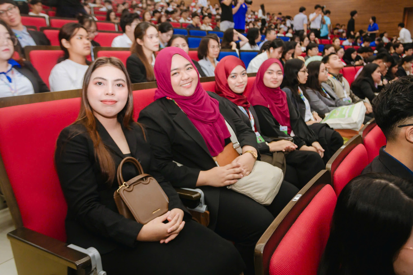 Các đại biểu sinh viên quốc tế mang đến đa dạng màu sắc văn hóa trong Liên hoan sinh viên quốc tế tại TPHCM lần I năm 2024.