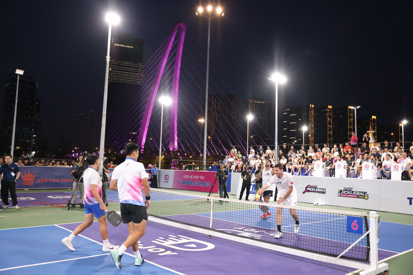 Toàn cảnh sự kiện “Rise With The Flames” ngày 17/4 tại cụm sân D-JOY Thủ Thiêm.