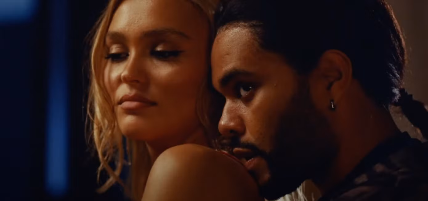Kép chính của phim, The Weekend và Lily-Rose Depp vẫn chưa thể hiện được nhiều. Ảnh: HBO. Kép chính của phim, The Weekend và Lily-Rose Depp vẫn chưa thể hiện được nhiều. Ảnh: HBO.
