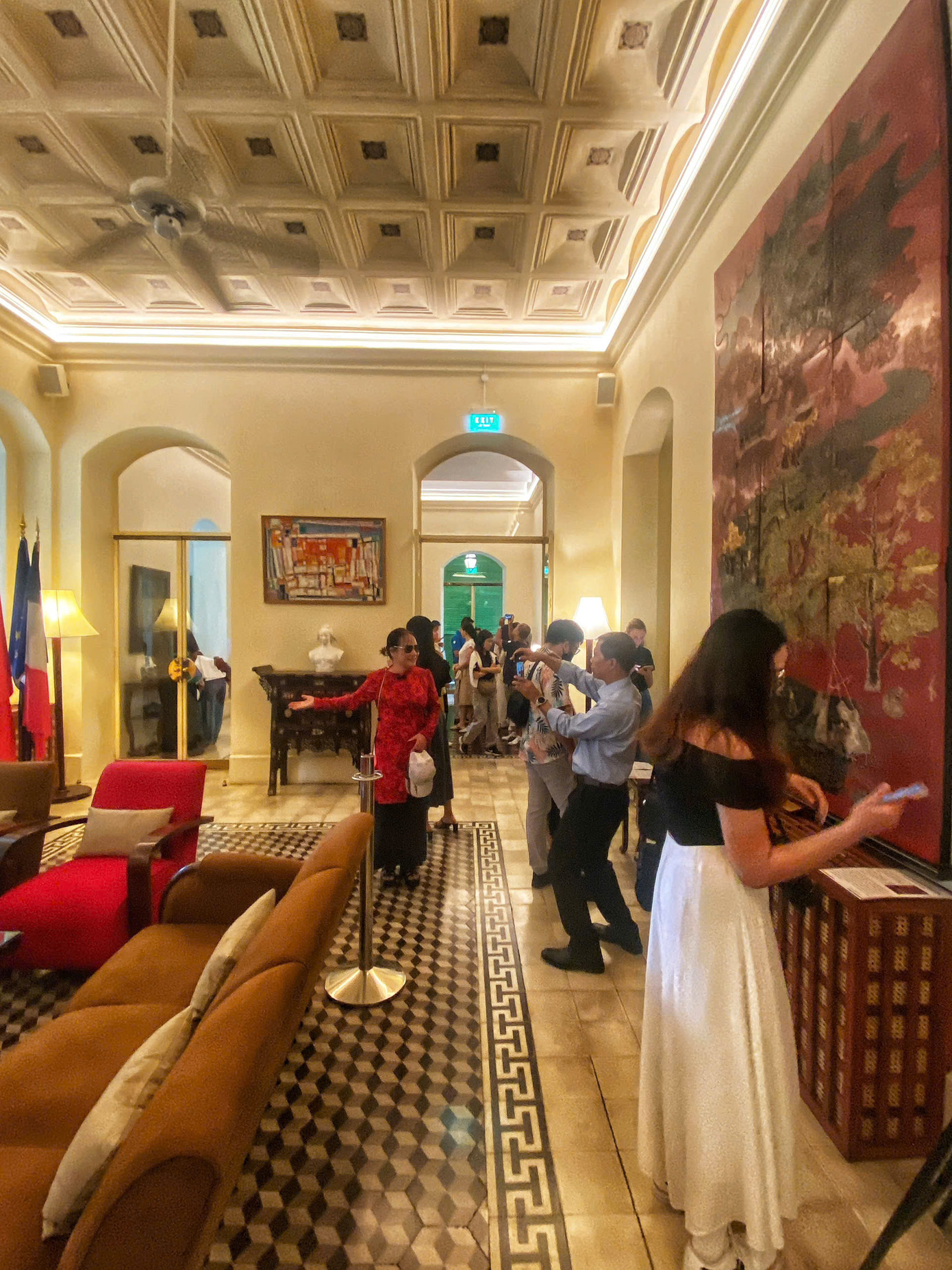 Trong hai ngày 21-22/9 đã có 1.600 lượt khách đến tham quan Dinh thự Pháp. Ảnh: Phú Quang